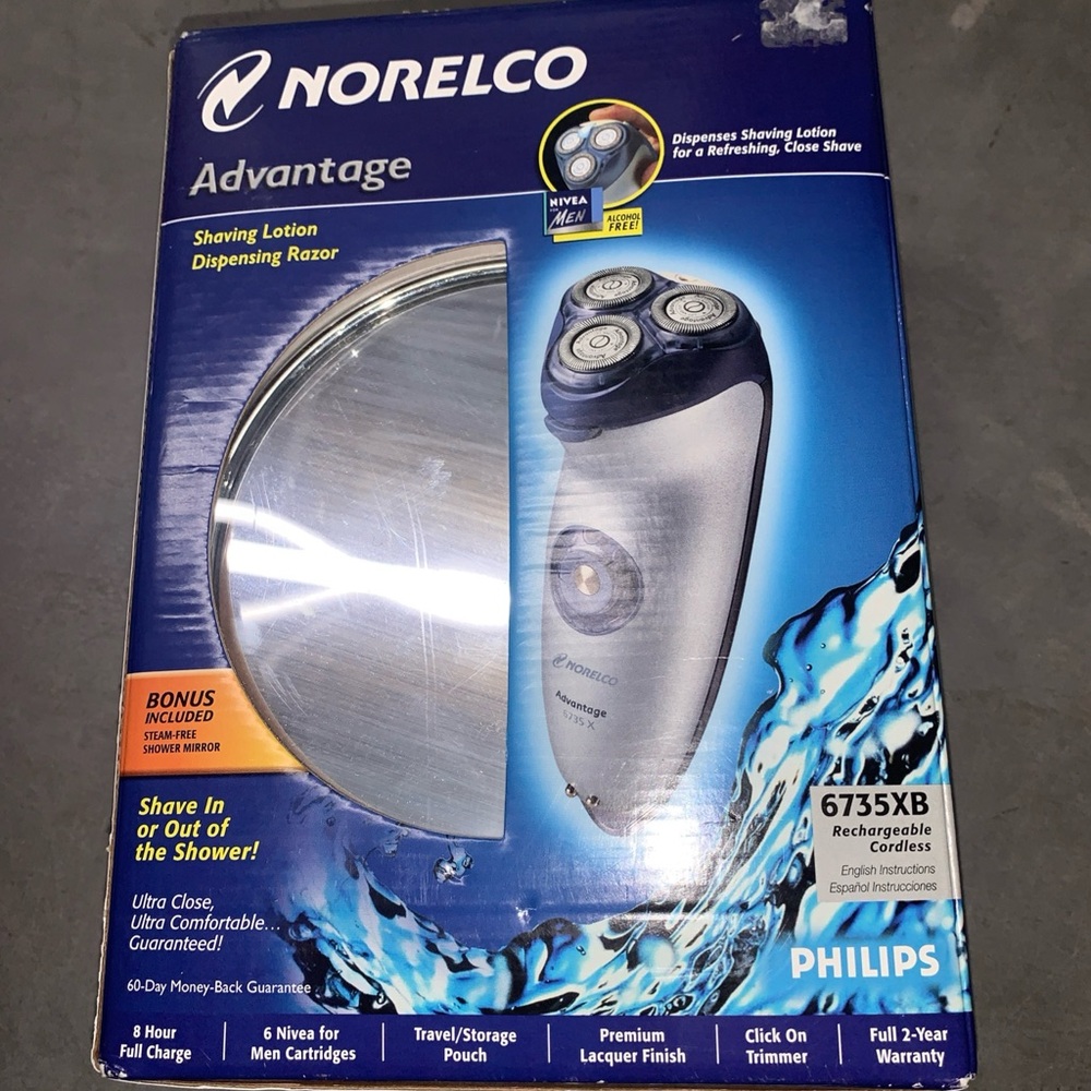 Norelco Advantage Shaving Razor - Picture 2 of 5